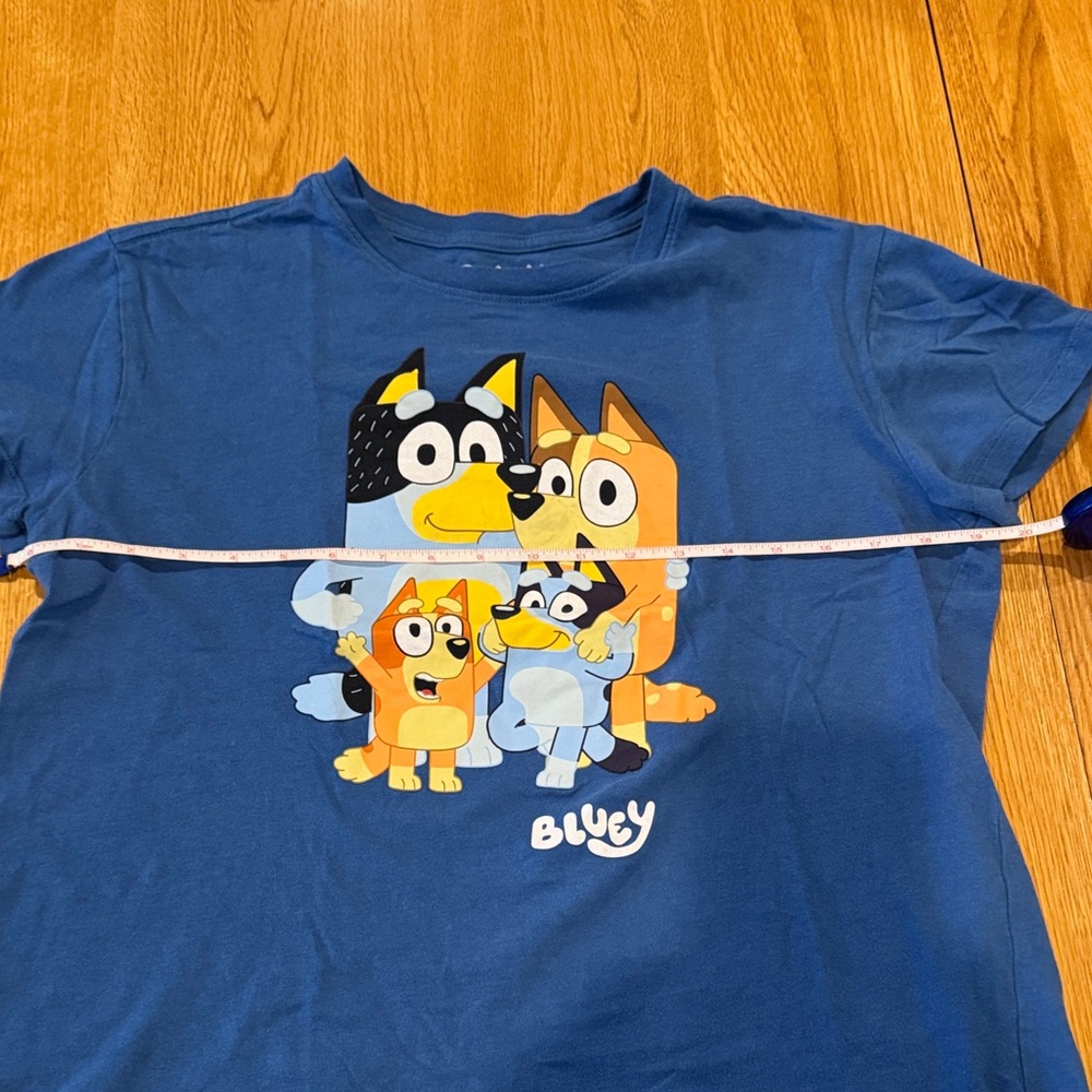 Women’s cut Bluey and Bingo Vibrant Blue Casual Tee Cropped Disney - Picture 4 of 6